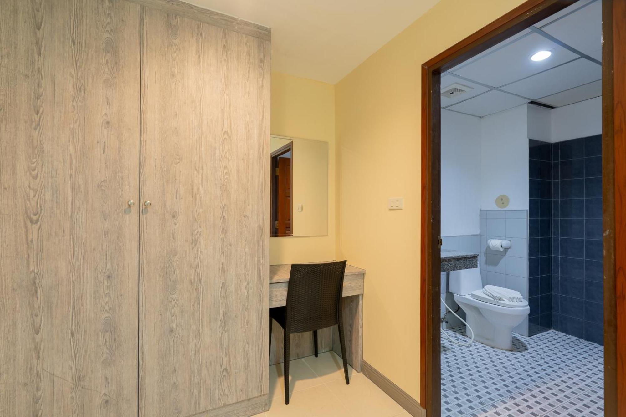 Square One Hotel Patong Exterior foto