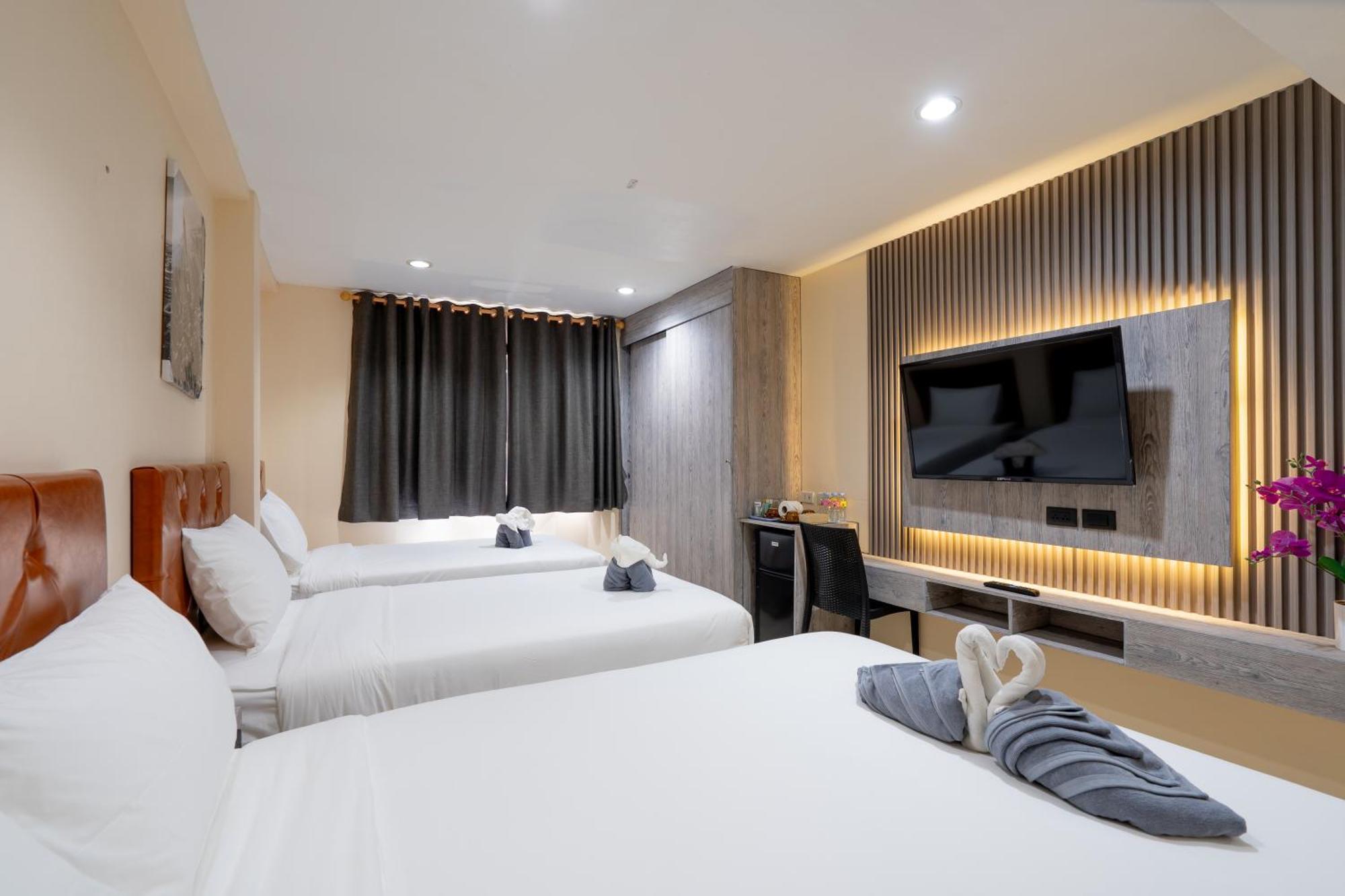 Square One Hotel Patong Exterior foto