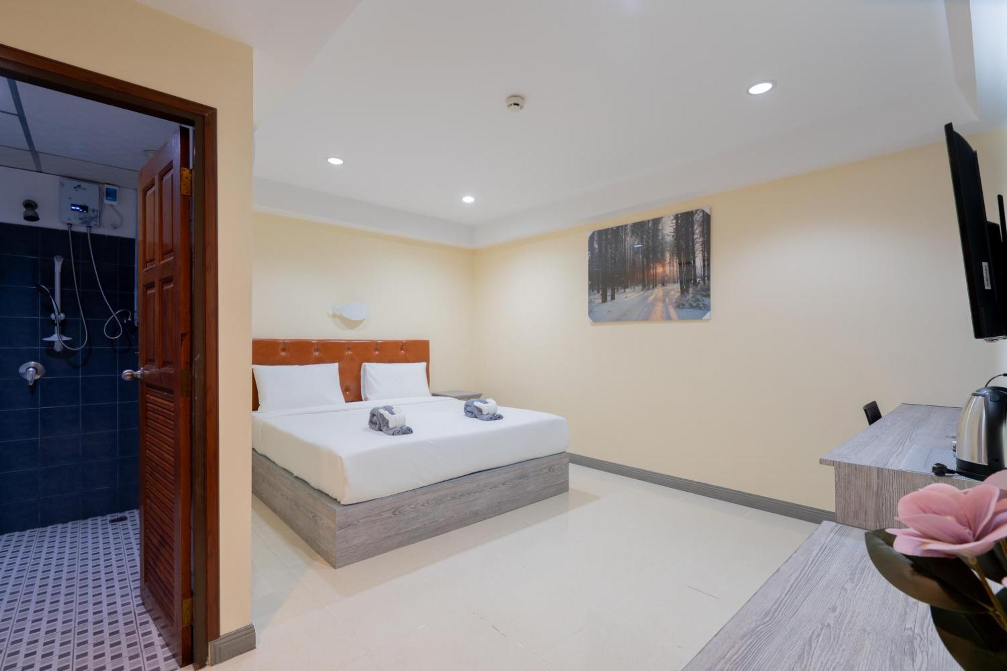 Square One Hotel Patong Exterior foto