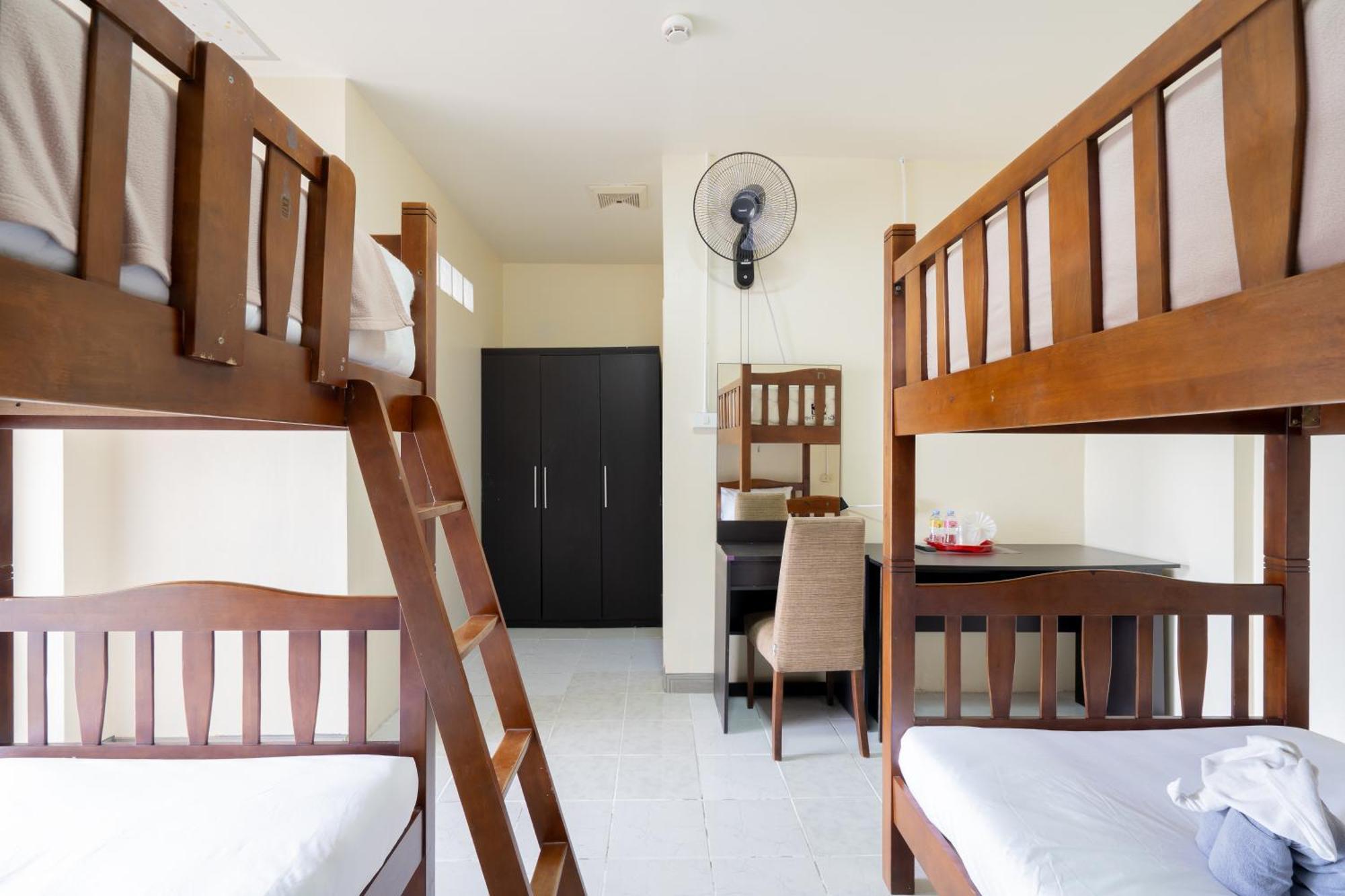 Square One Hotel Patong Exterior foto