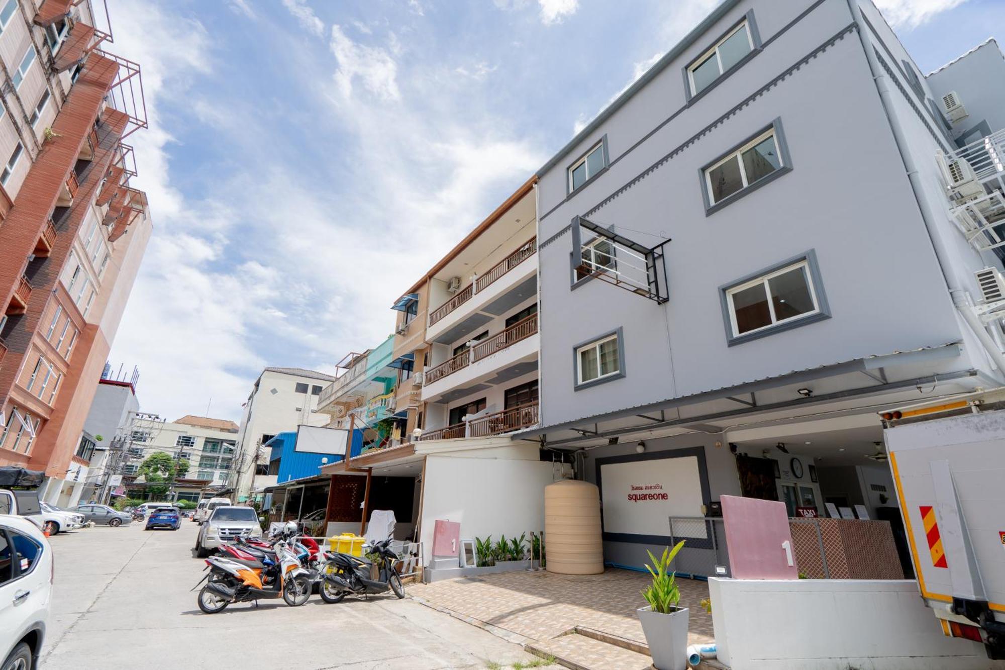Square One Hotel Patong Exterior foto