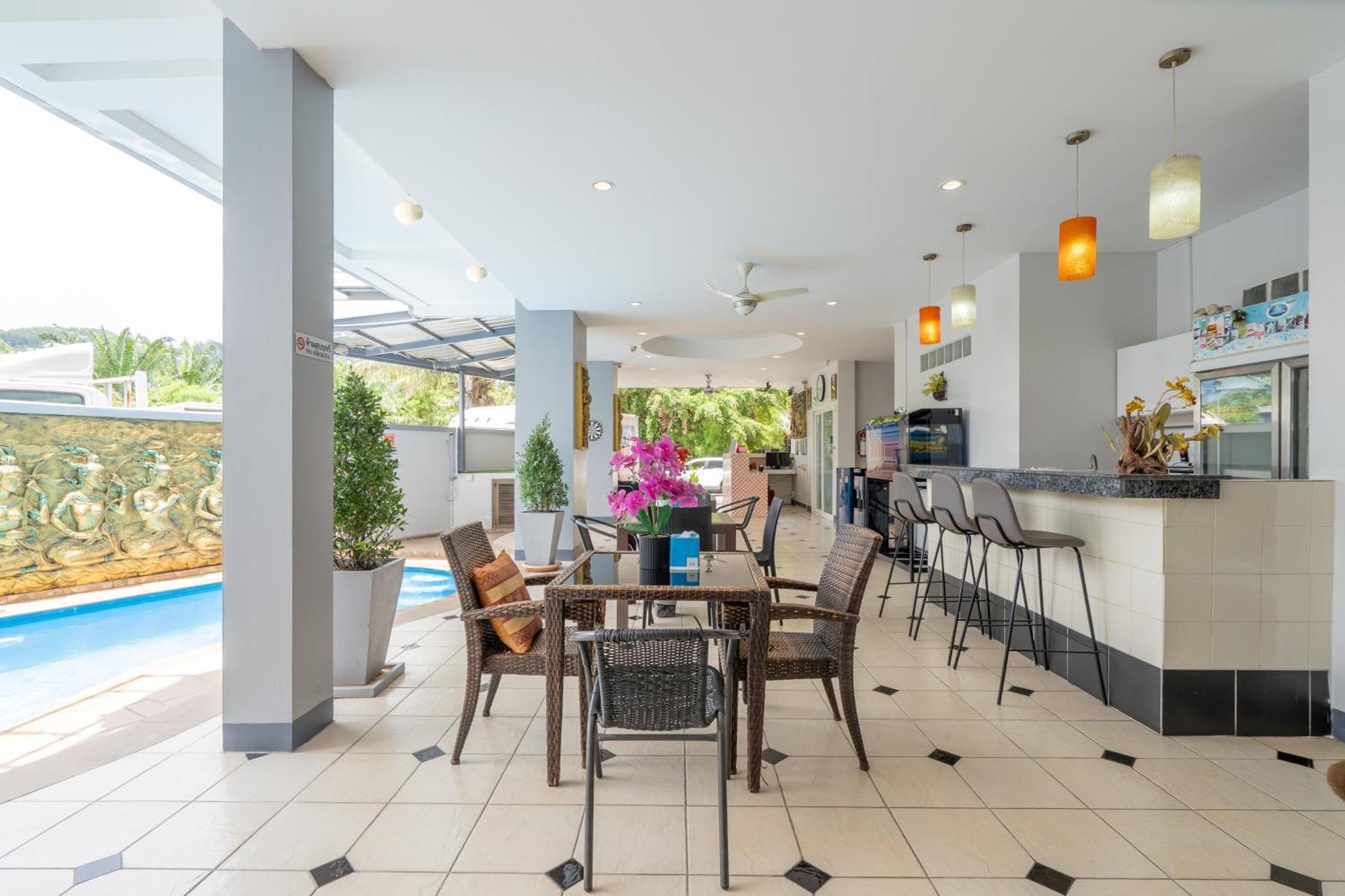 Square One Hotel Patong Exterior foto