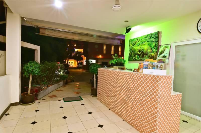 Square One Hotel Patong Exterior foto