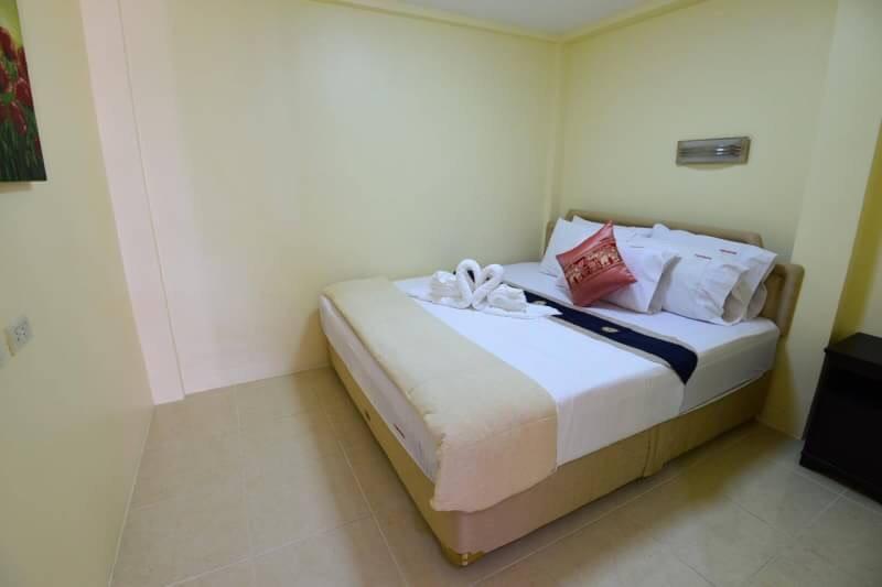 Square One Hotel Patong Exterior foto